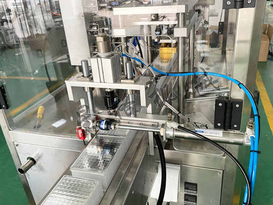 自動檢測試劑灌裝封口機生產(chǎn)線